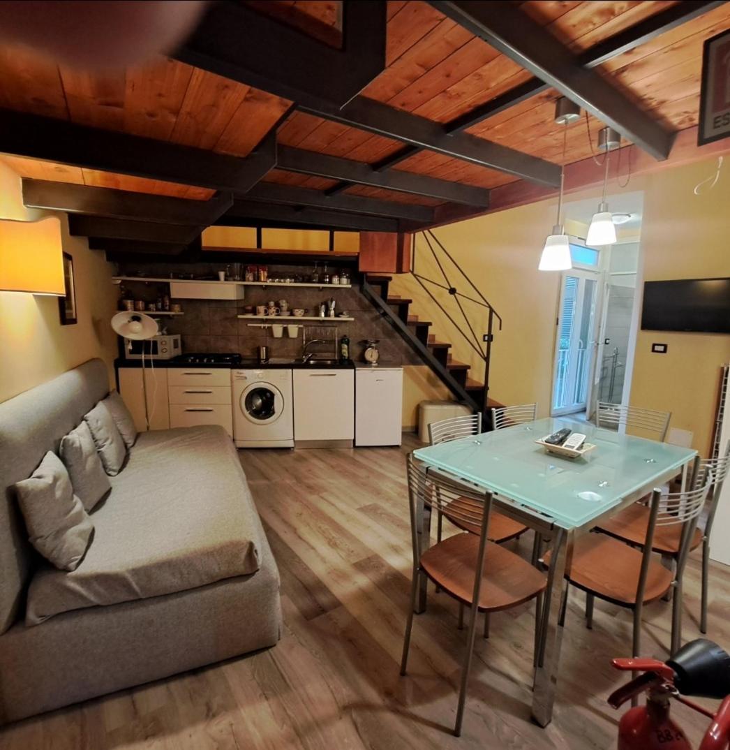 Guide Tour Apartments Napoli Bagian luar foto
