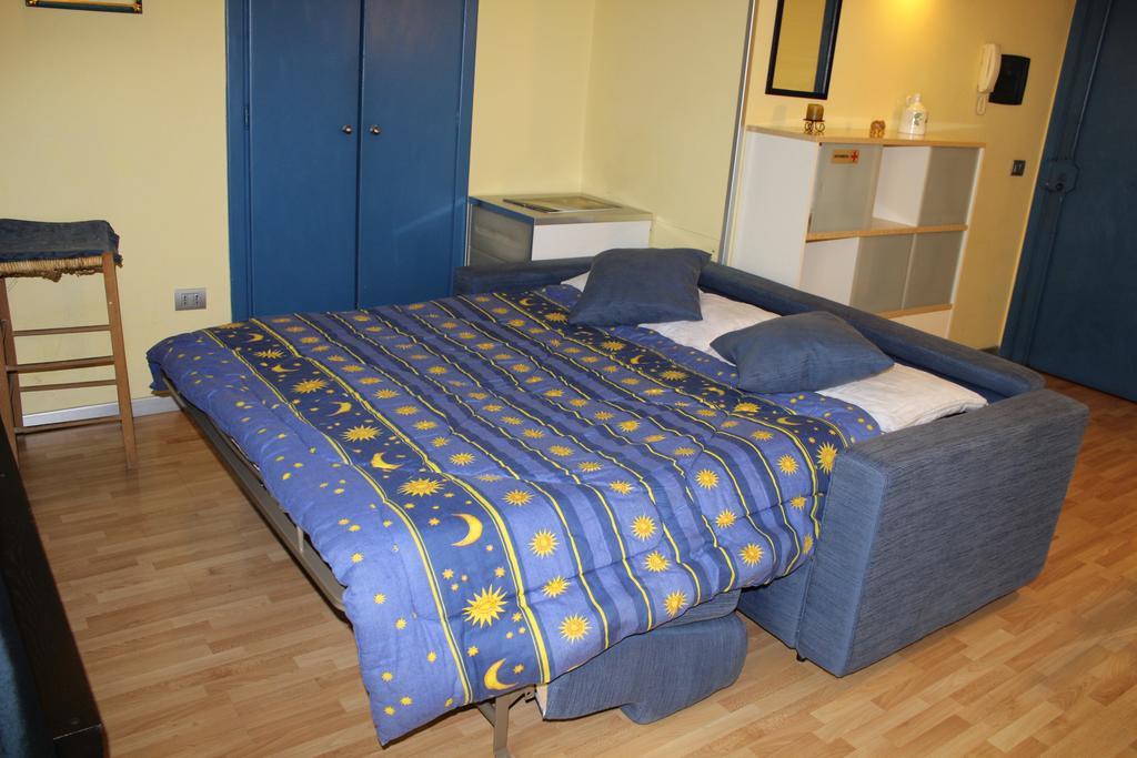 Guide Tour Apartments Napoli Bagian luar foto