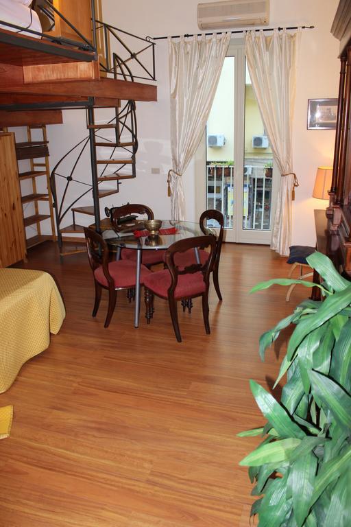 Guide Tour Apartments Napoli Bagian luar foto