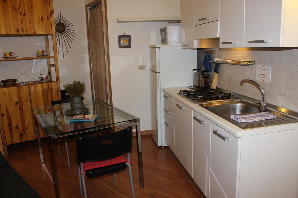 Guide Tour Apartments Napoli Bagian luar foto