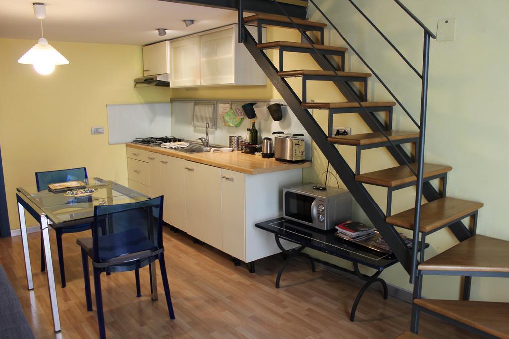 Guide Tour Apartments Napoli Bagian luar foto
