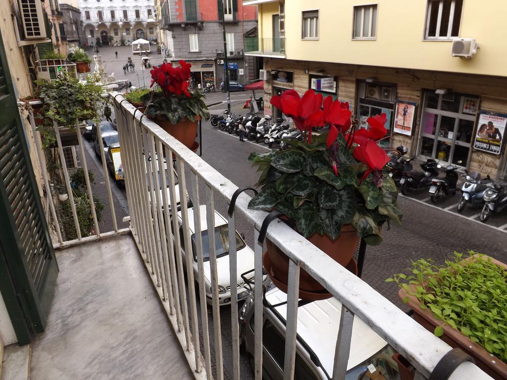 Guide Tour Apartments Napoli Bagian luar foto