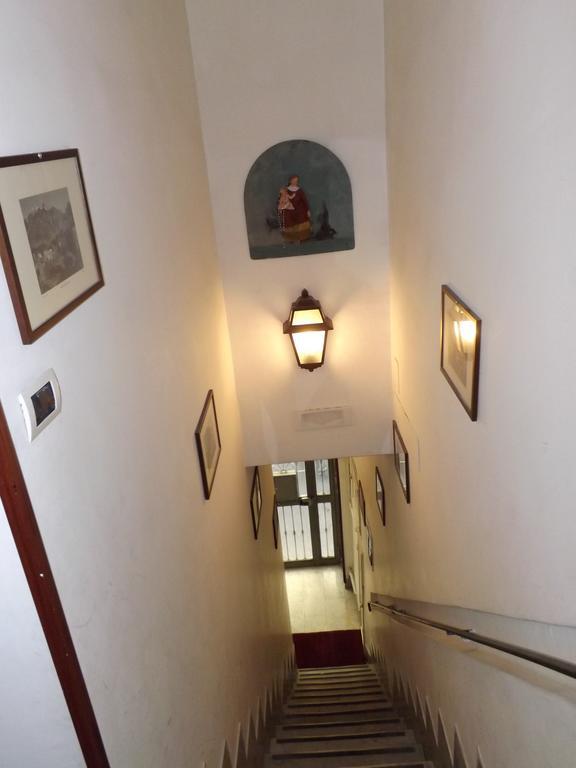 Guide Tour Apartments Napoli Bagian luar foto