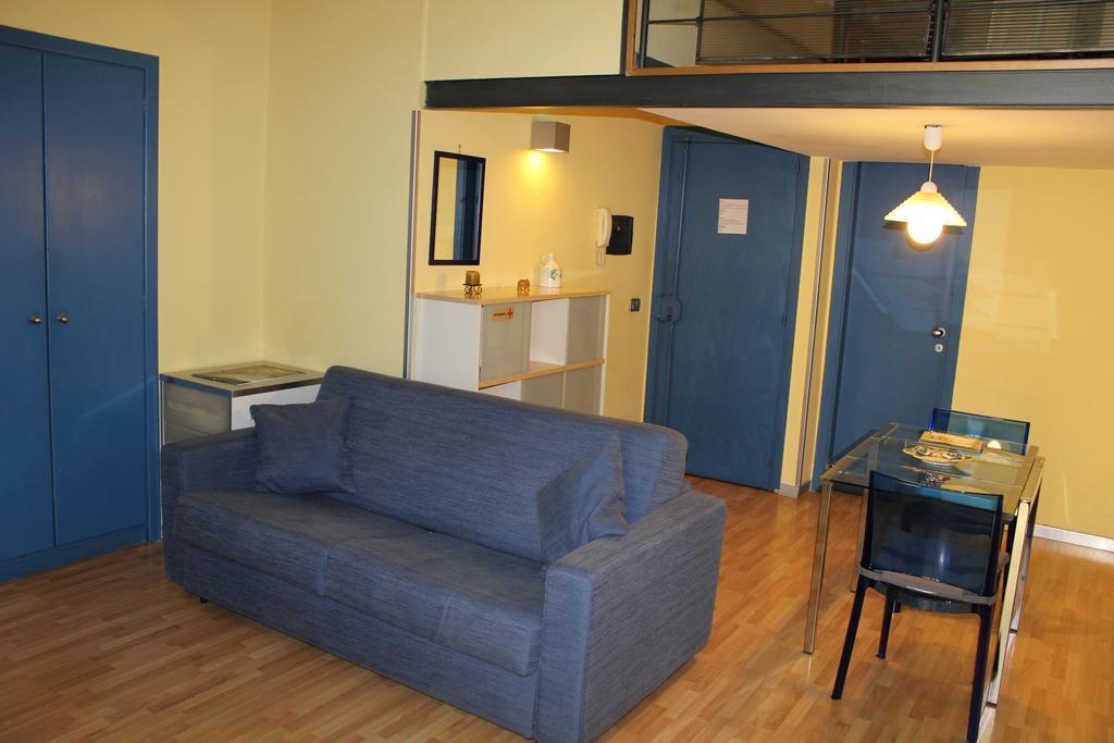 Guide Tour Apartments Napoli Bagian luar foto